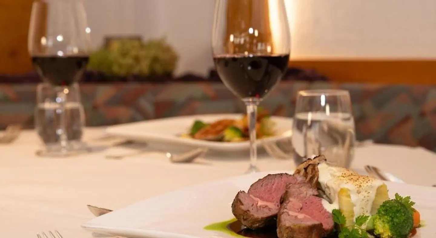 Hotel Restaurant Alpina ROOM_EXAMPLE