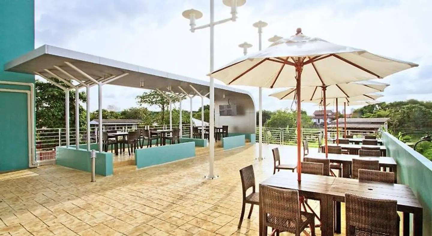 Anna-Nava Pakkret Hotel Terrasse