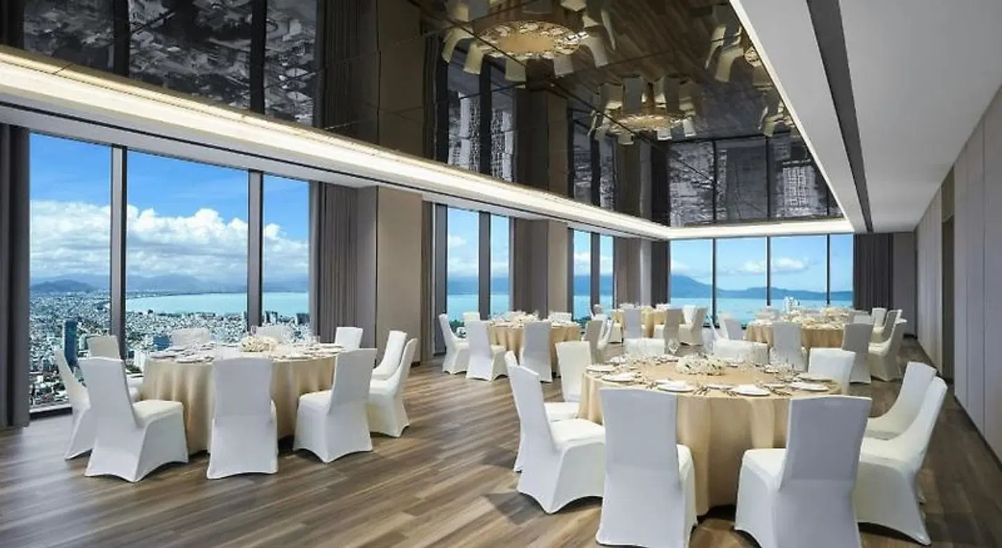 Courtyard by Marriott Danang Han River Restaurant