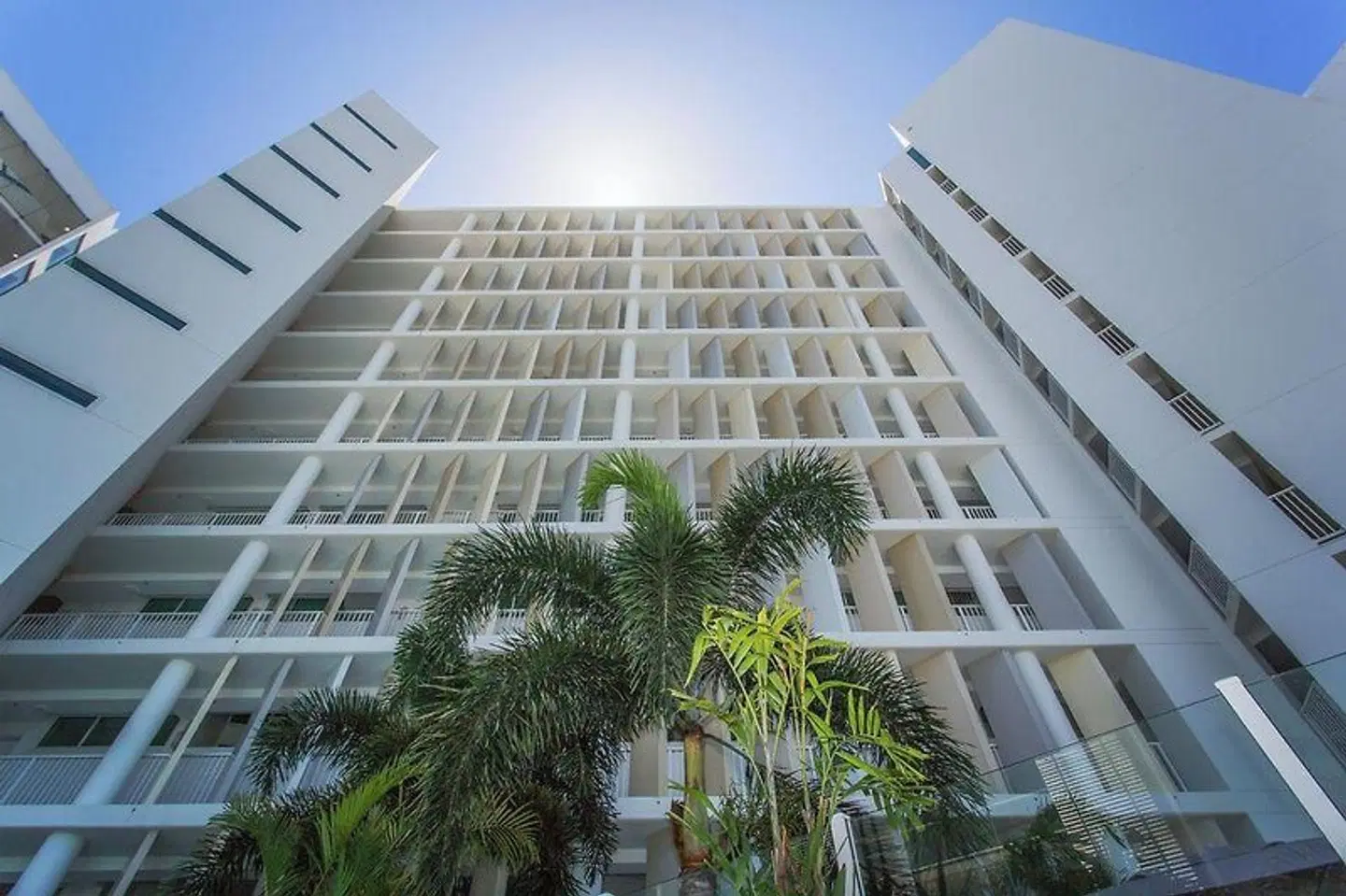 Lanai Riverside Apartments EXTERIOR