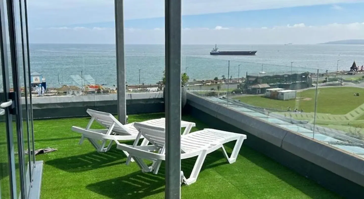 Riviera Apartments Terrasse
