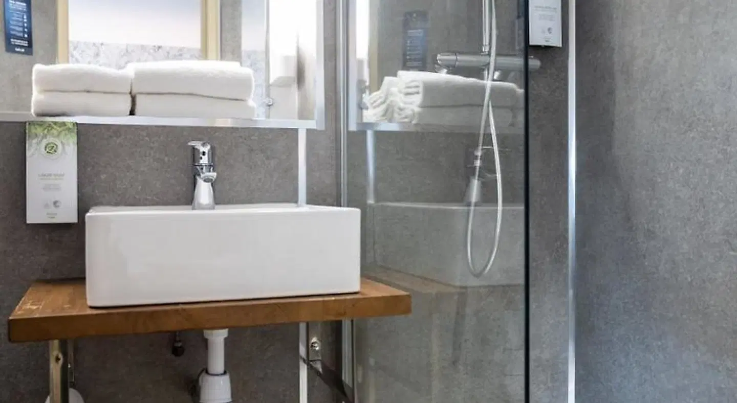 Kyriad Beaune Badezimmer