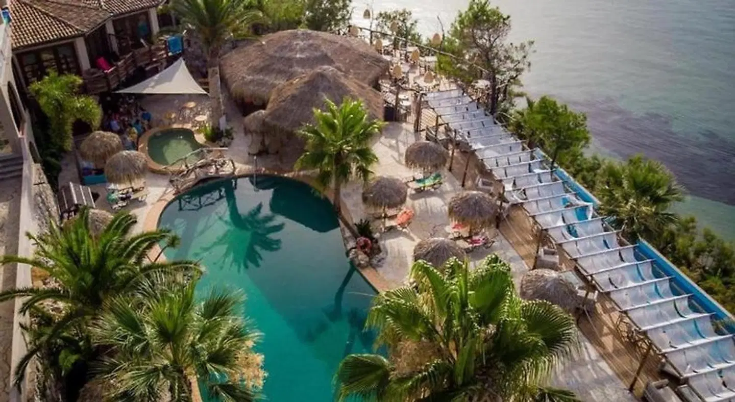 Gloria Maris Hotel Suites and Villa OUTDOOR_POOL