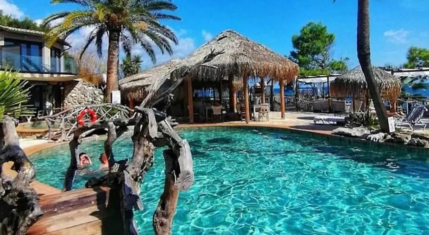 Gloria Maris Hotel Suites and Villa OUTDOOR_POOL
