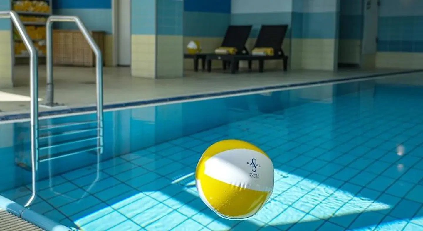 Paal 8 hotel aan Zee Hallenbad