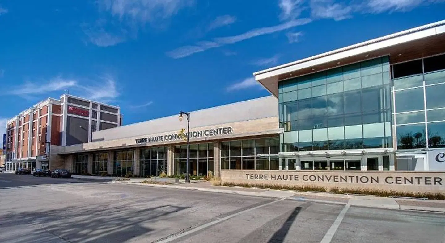 Hilton Garden Inn Terre Haute EXTERIOR