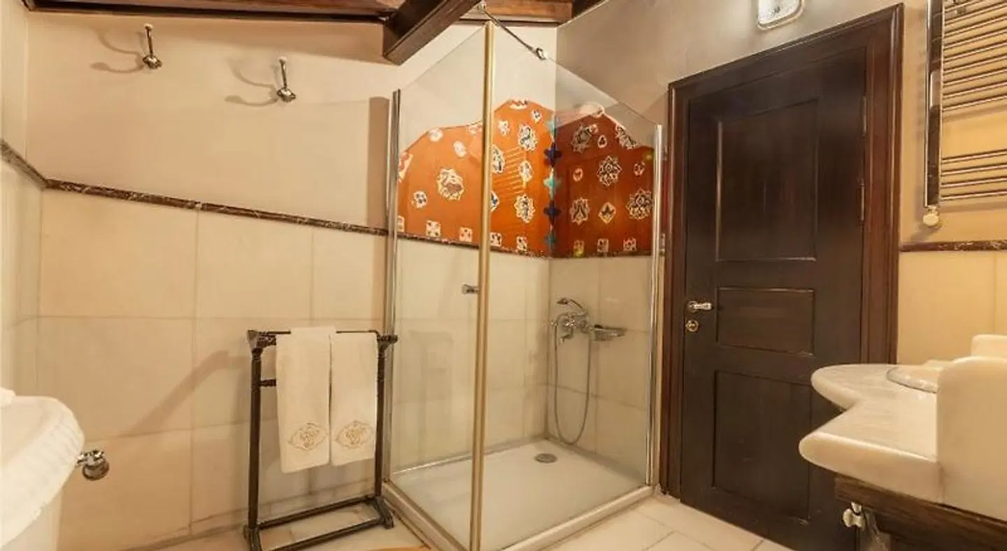 Kitapevi Hotel Badezimmer