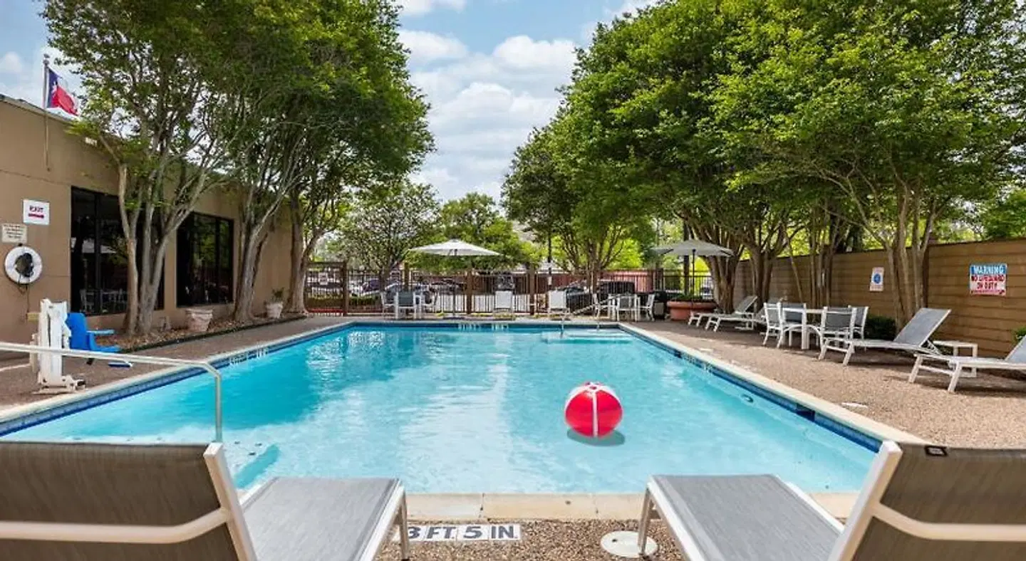 DoubleTree by Hilton Houston Medical Center Hotel & Suites OUTDOOR_POOL