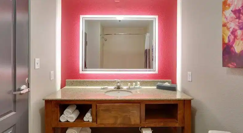 La Quinta Inn & Suites by Wyndham Dallas Love Field – Hotelfoto