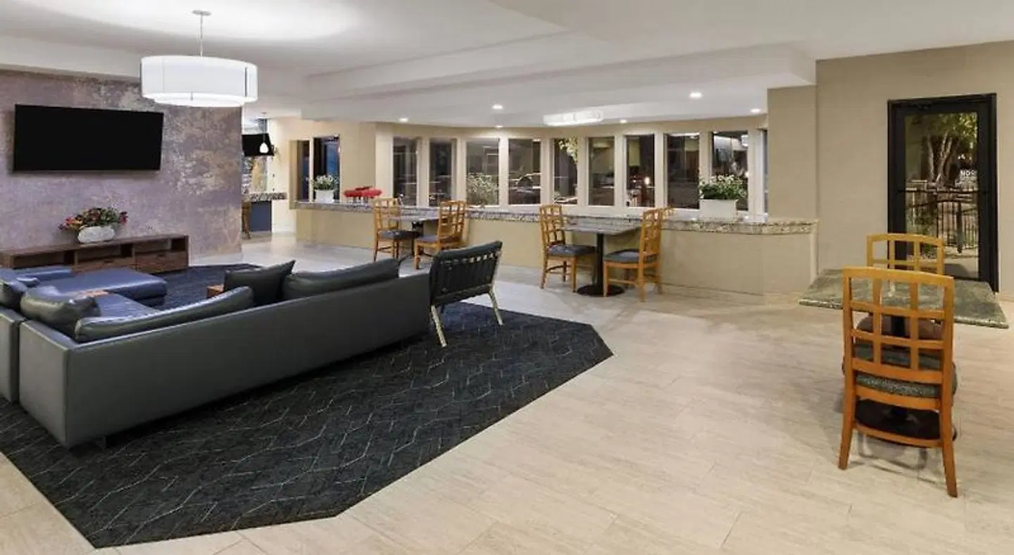 Endeavor Inn & Suites, Trademark Collection by Wyndham LOUNGE_LOBBY