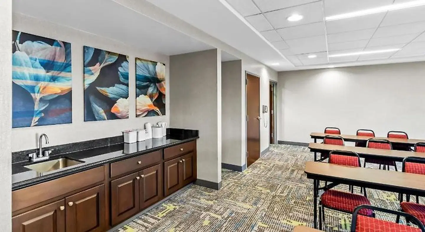 Hampton Inn Middletown ROOM_EXAMPLE