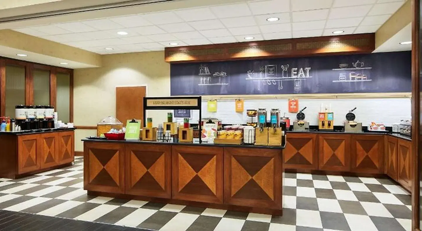 Hampton Inn & Suites Indianapolis-Fishers Bar
