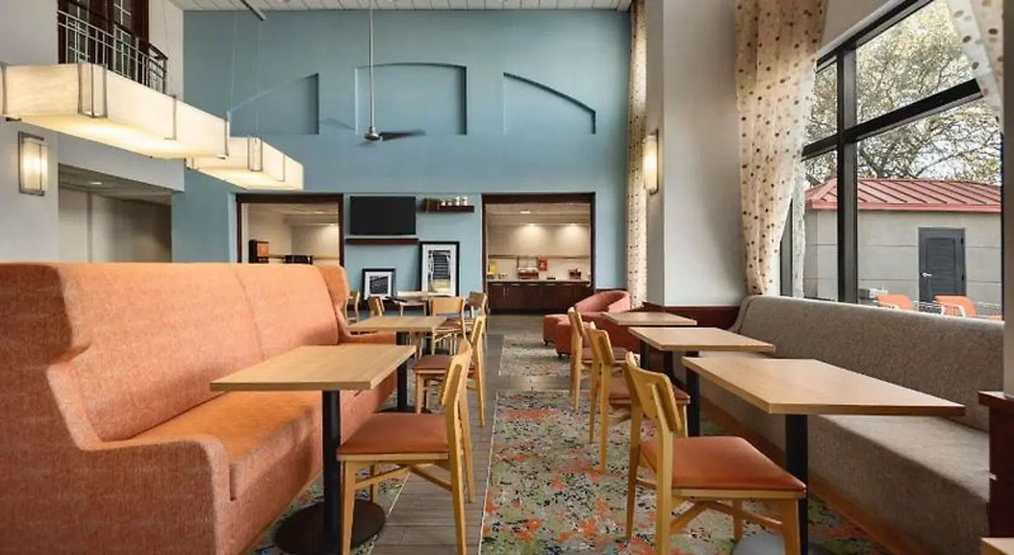 Hampton Inn & Suites San Marcos Bar