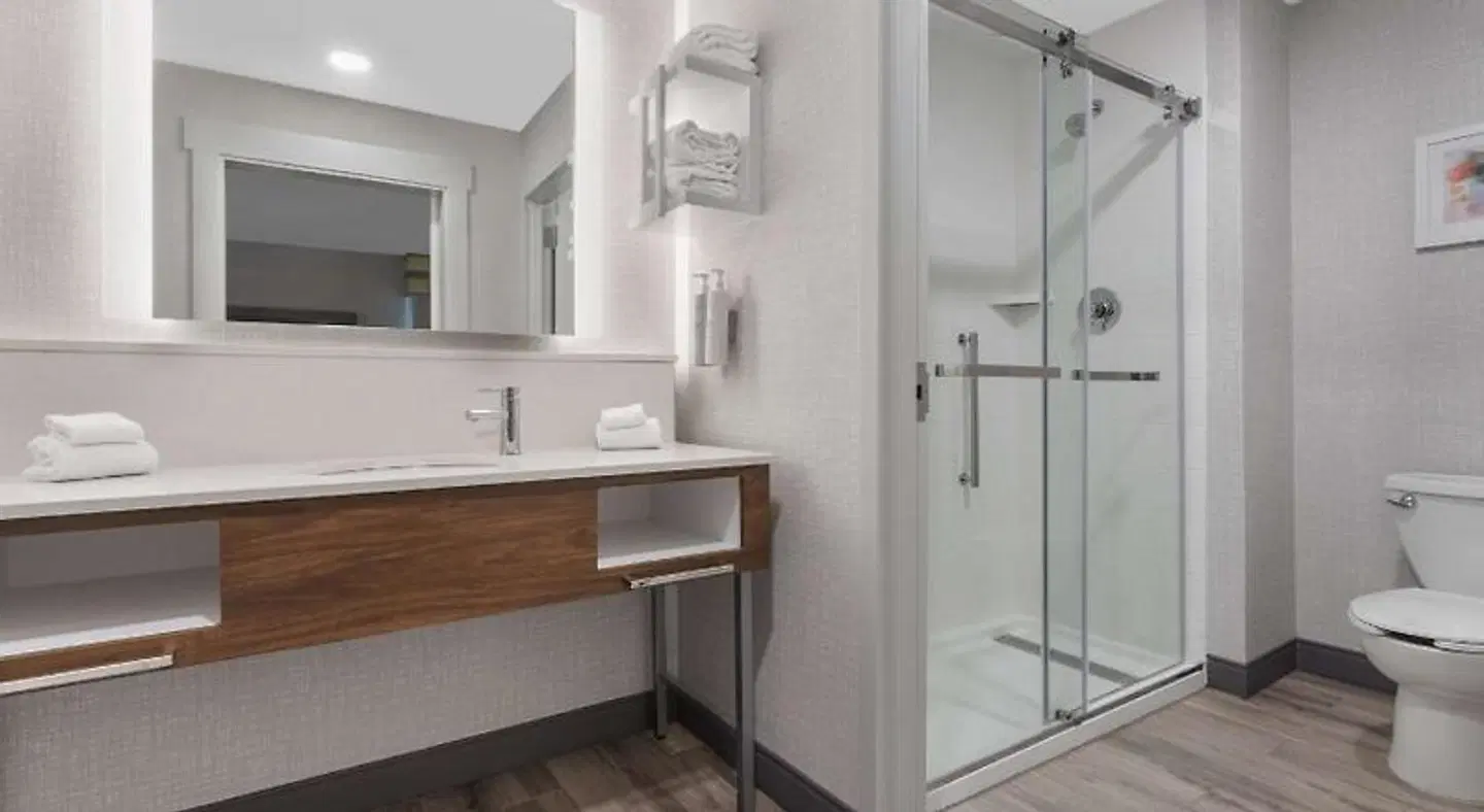 Hampton Inn & Suites Lincoln - Northeast I-80 Badezimmer