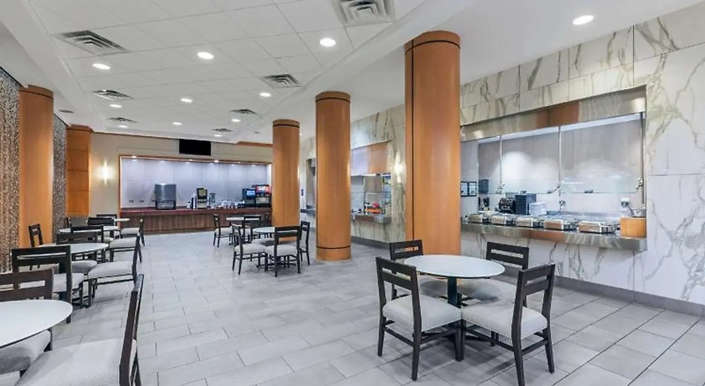 Embassy Suites by Hilton Houston-Energy Corridor Bar