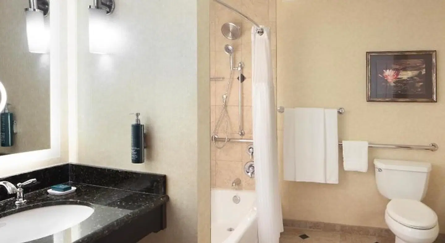 Hilton Dallas/Rockwall Lakefront Badezimmer