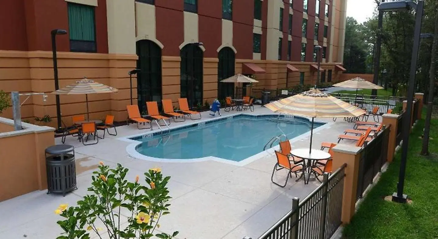 Hampton Inn & Suites Albany At Albany Mall OUTDOOR_POOL