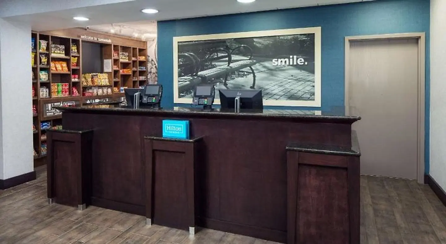 Hampton Inn & Suites Savannah - I-95 South - Gateway Bar