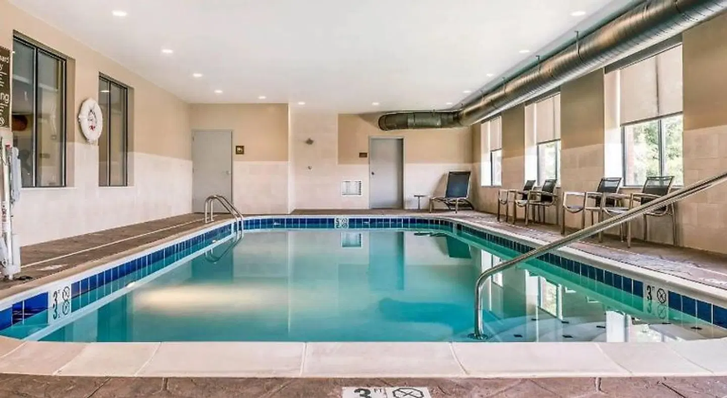 Comfort Suites Hallenbad