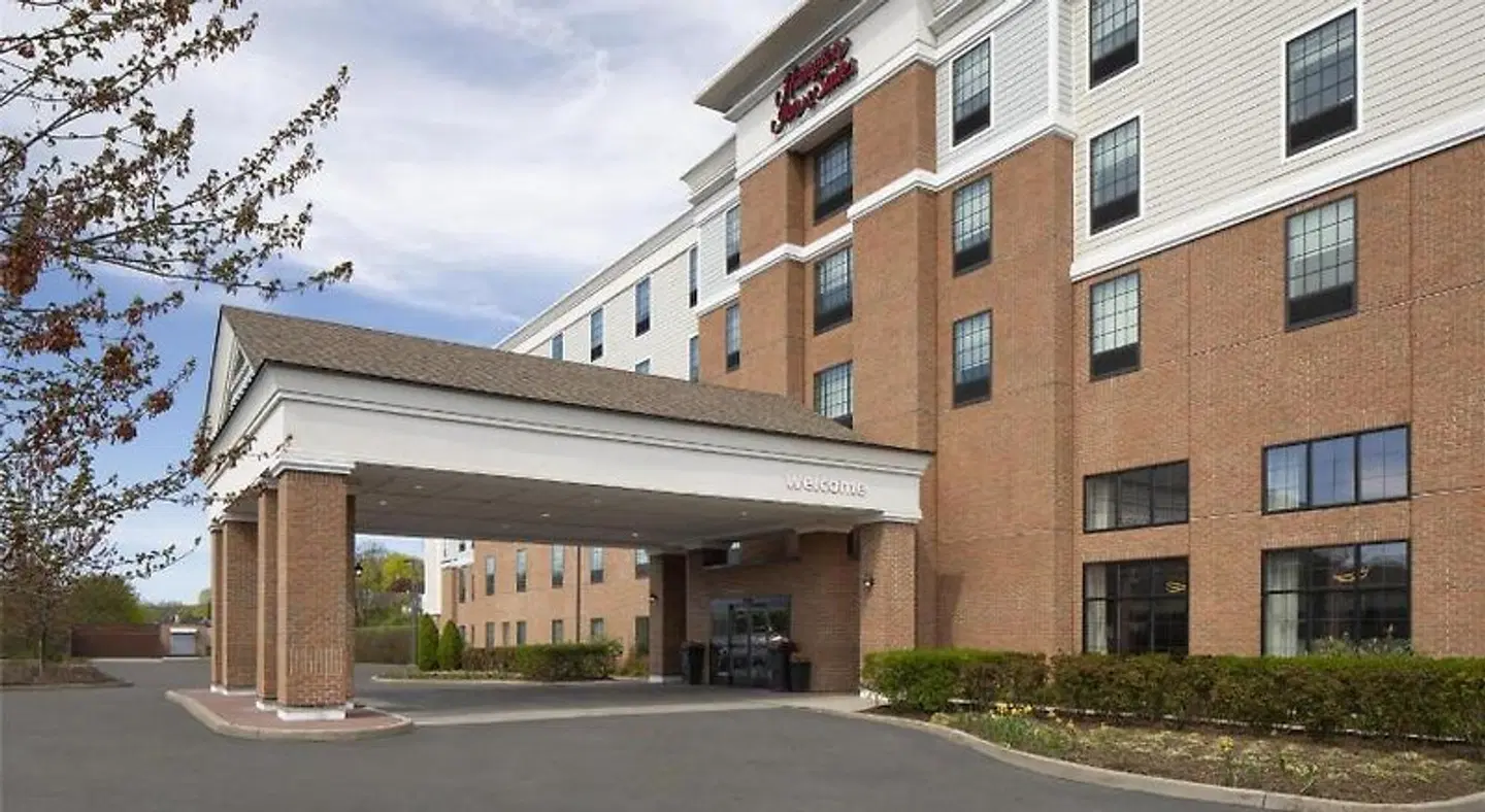 Hampton Inn & Suites Yonkers - Westchester EXTERIOR