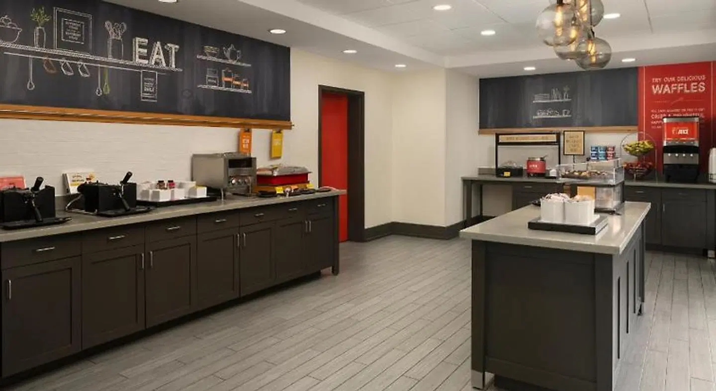 Hampton Inn & Suites Yonkers - Westchester LOUNGE_LOBBY