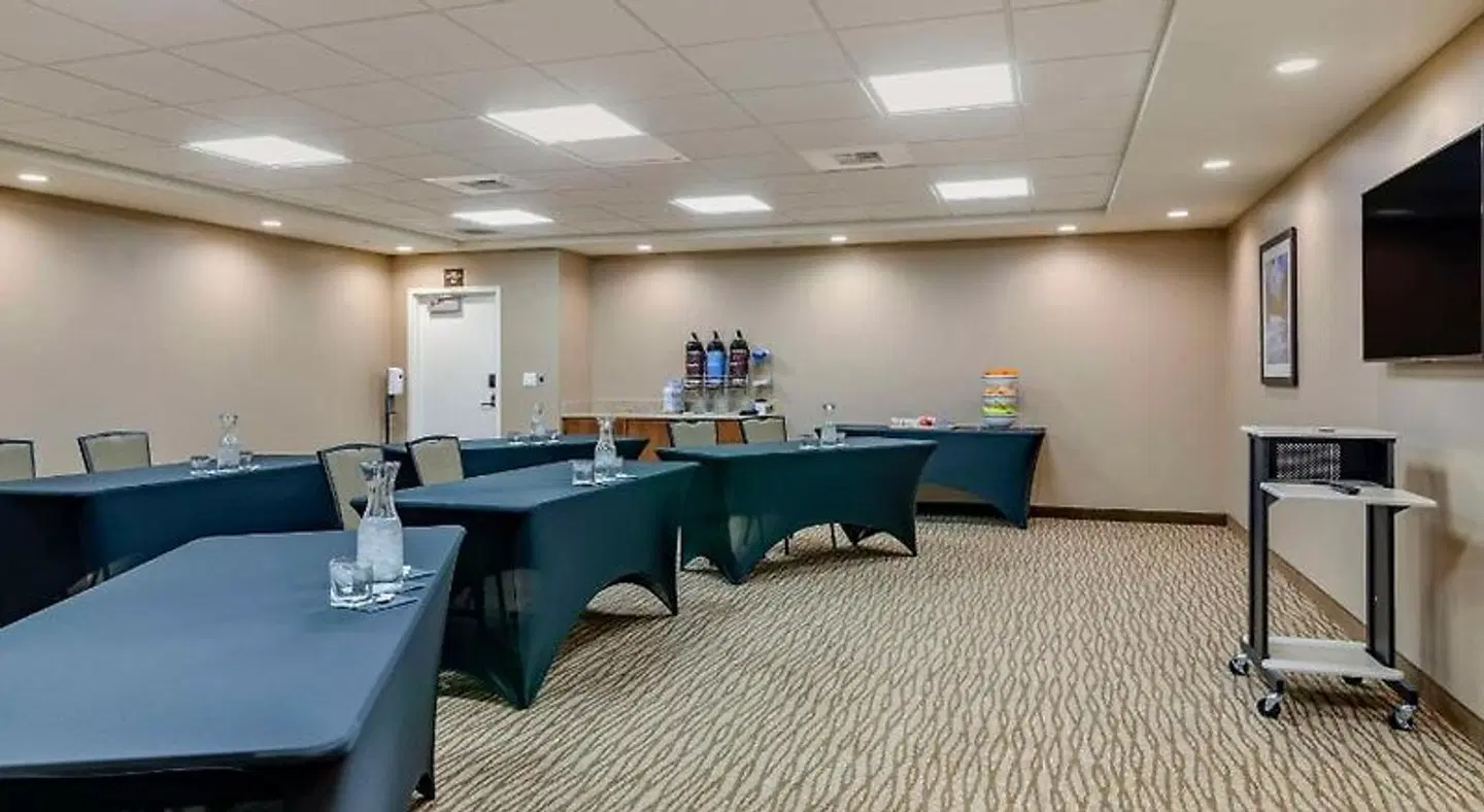 Comfort Suites Airport Helena Bar