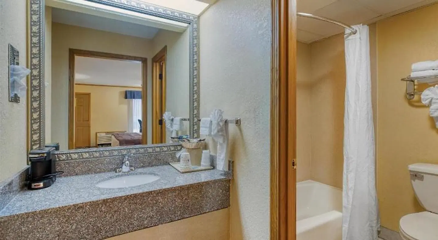 Best Western Country Inn - North Badezimmer