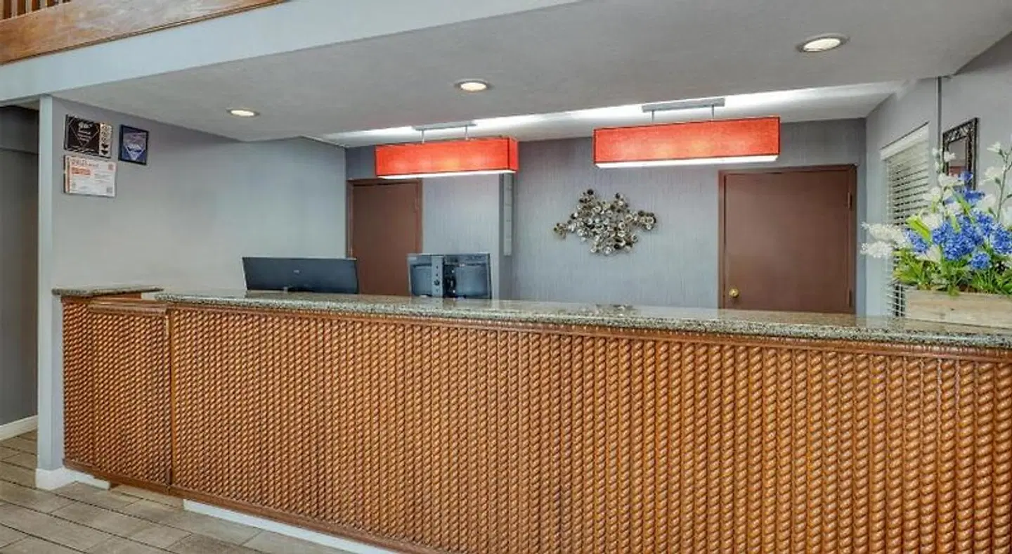 Best Western Country Inn - North LOUNGE_LOBBY