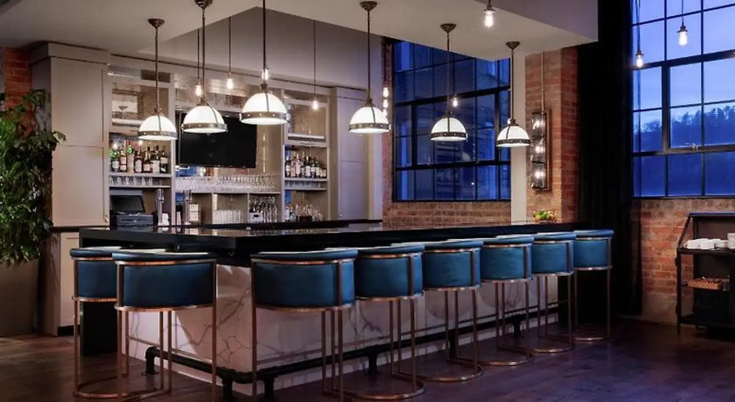 The Foundry Hotel Asheville, Curio Collection by Hilton Bar