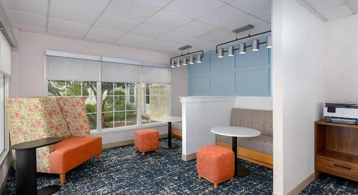 Hampton Inn & Suites Austin-Airport ROOM_EXAMPLE