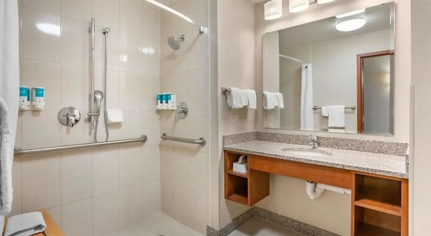 Drury Inn & Suites Phoenix Tempe Badezimmer