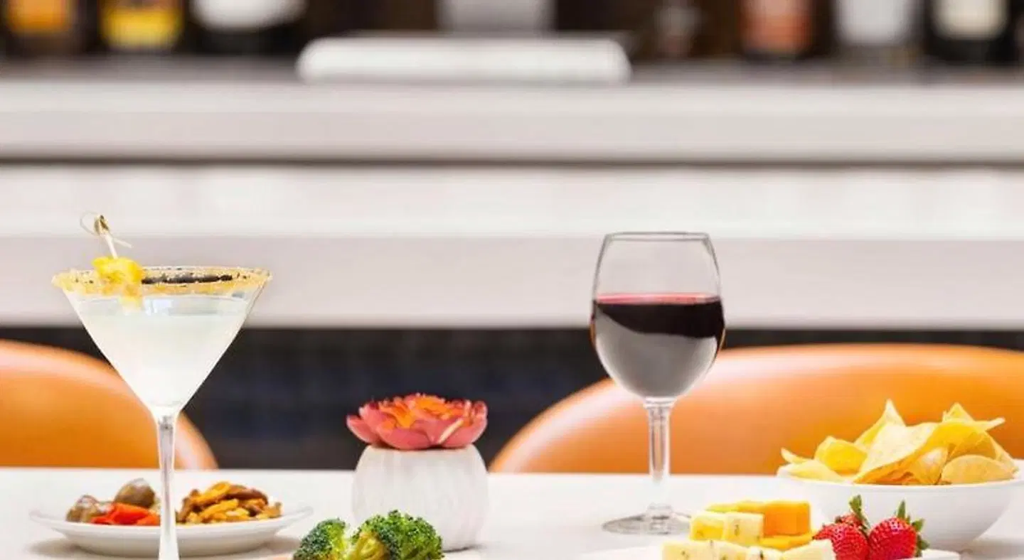 Embassy Suites by Hilton Kansas City Overland Park Restaurant