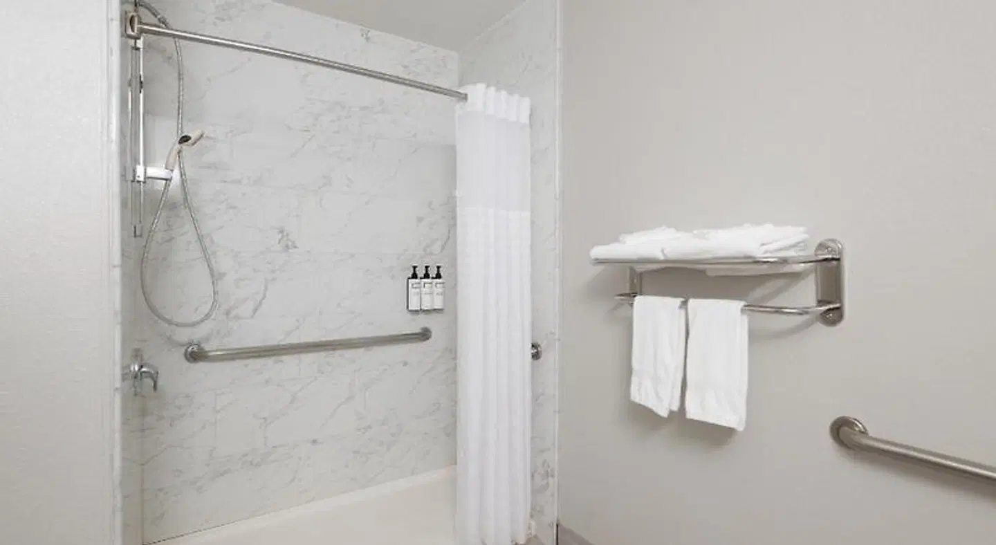 Wyndham Garden Newark Fremont Silicon Valley Badezimmer