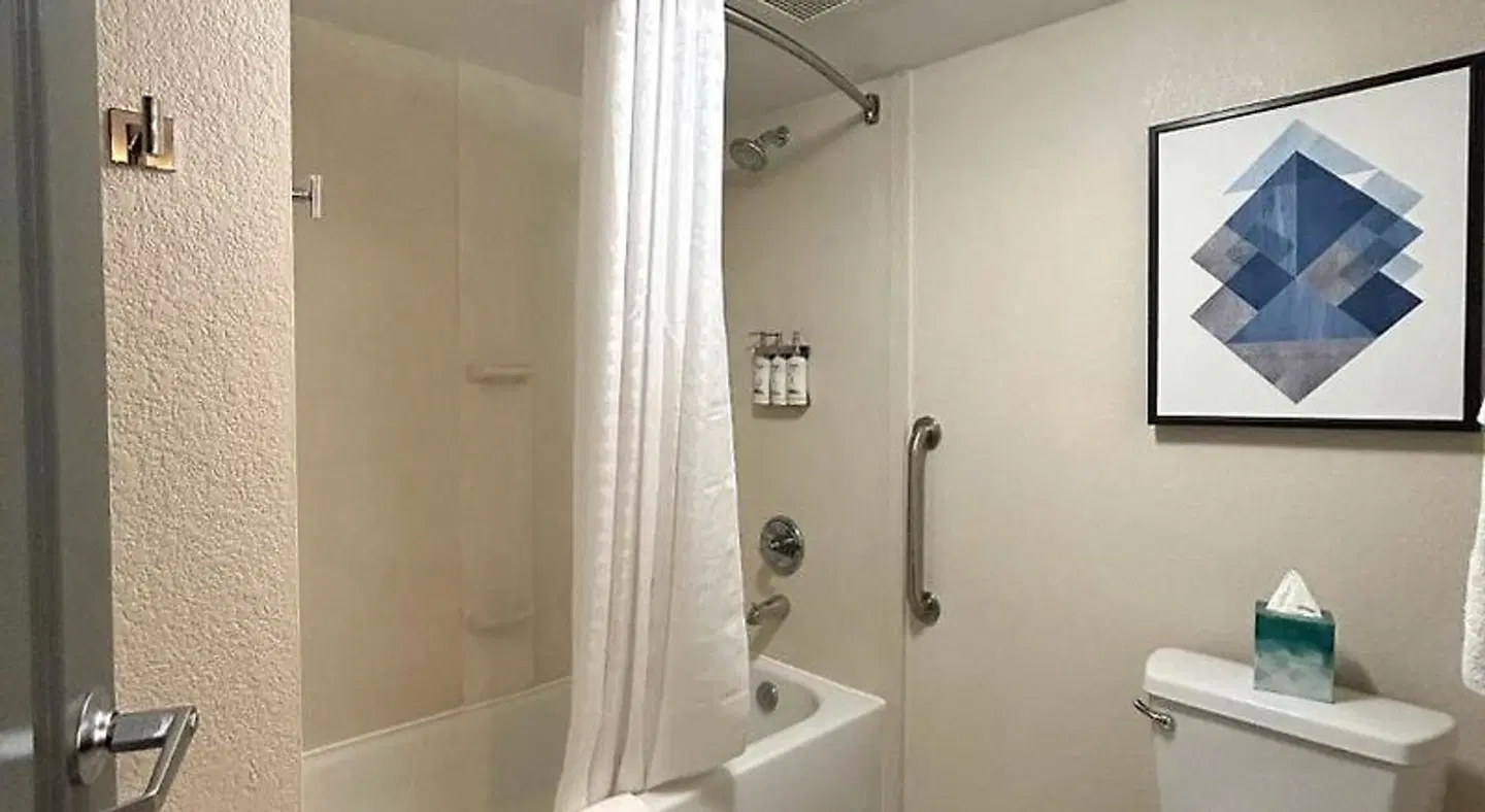 Candlewood Suites Indianapolis Dwtn Medical Dist by IHG Badezimmer