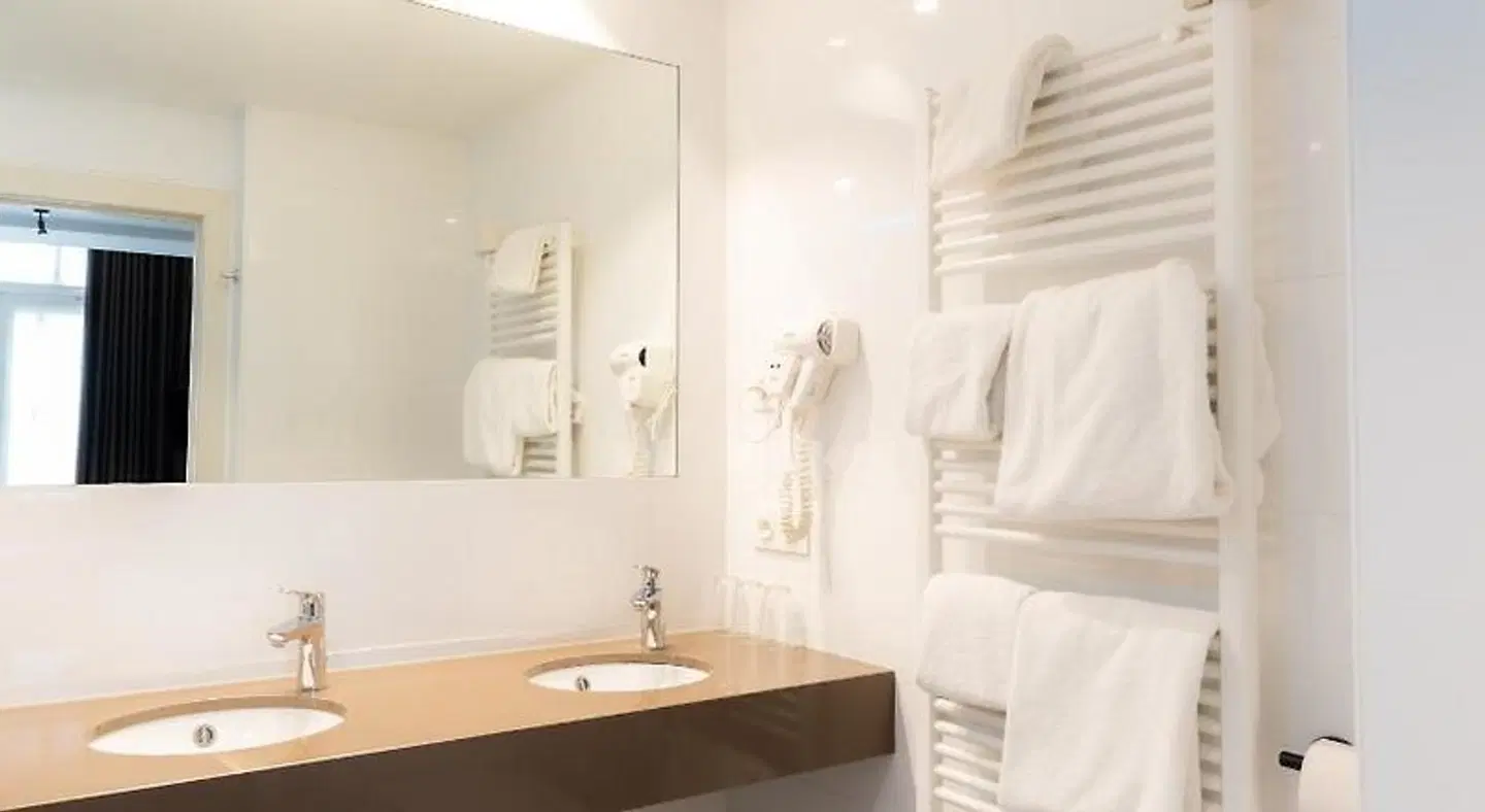 The Golden Tree Hotel Badezimmer