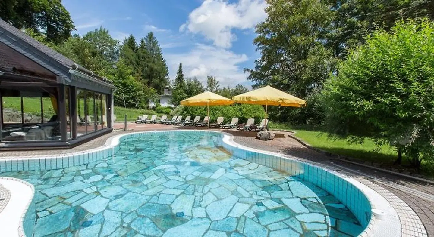 Stryckhaus OUTDOOR_POOL