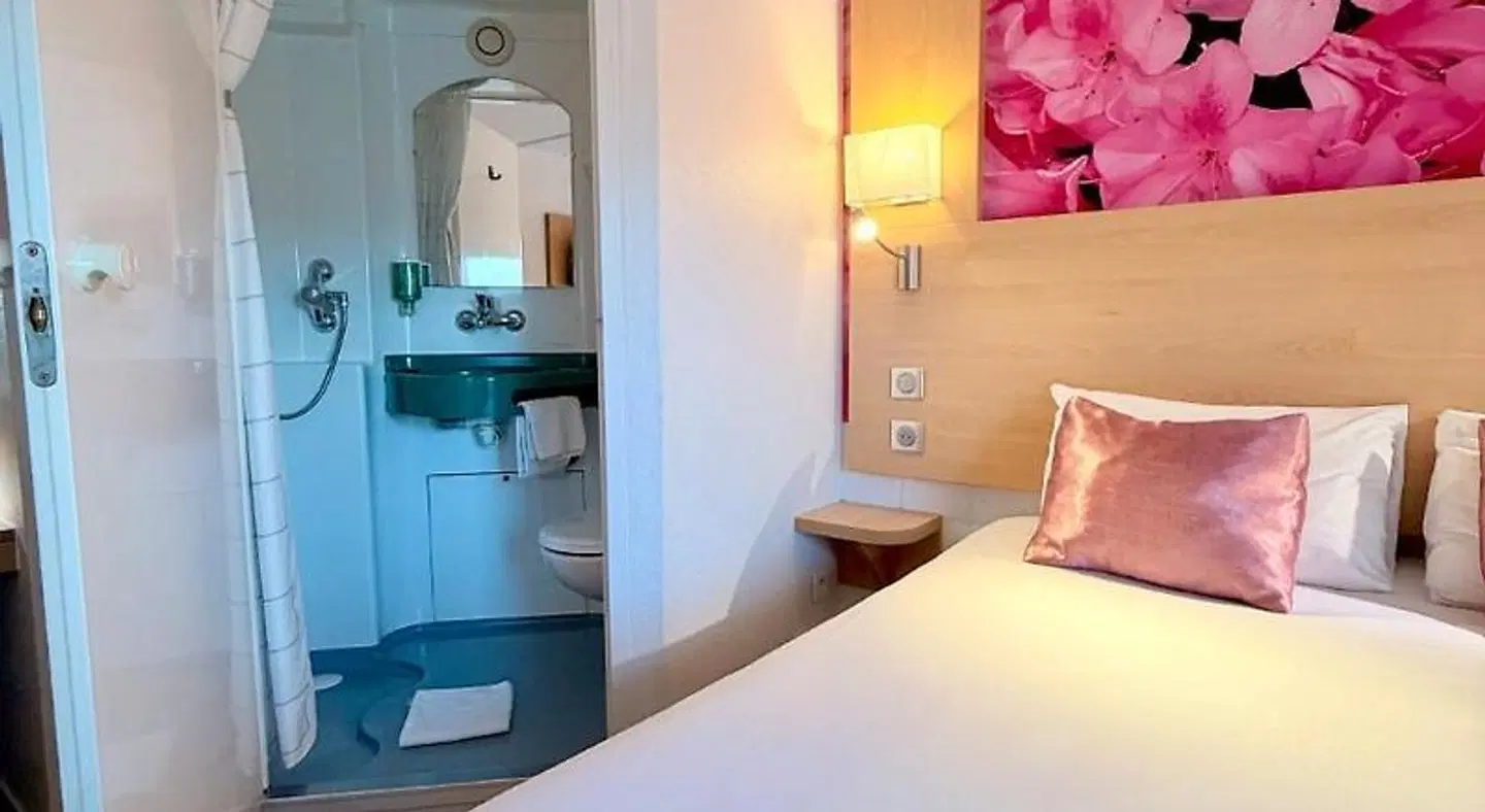 Fasthotel Orleans Badezimmer