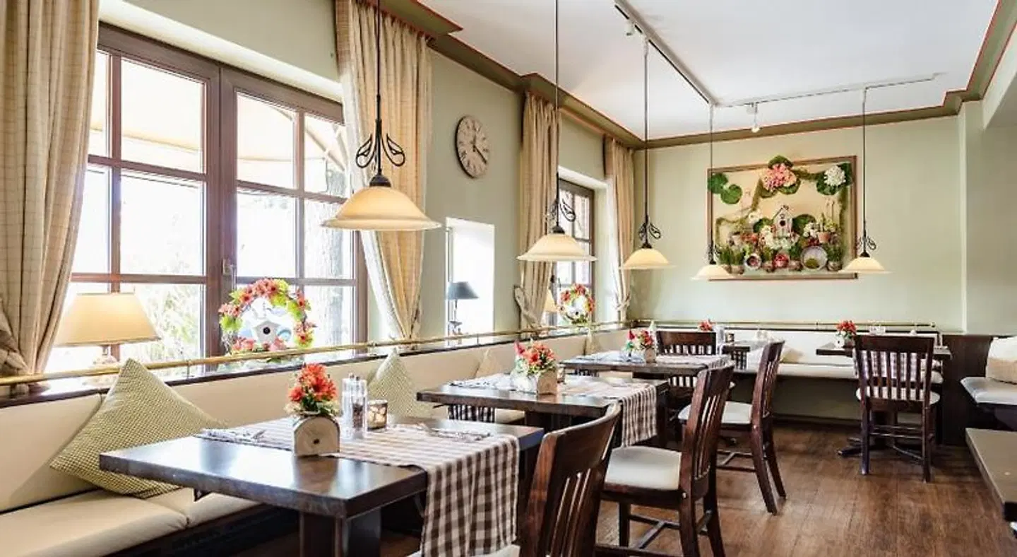 Hotel Business & More Restaurant