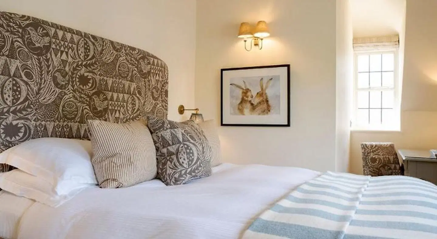 Hare & Hounds ROOM_EXAMPLE