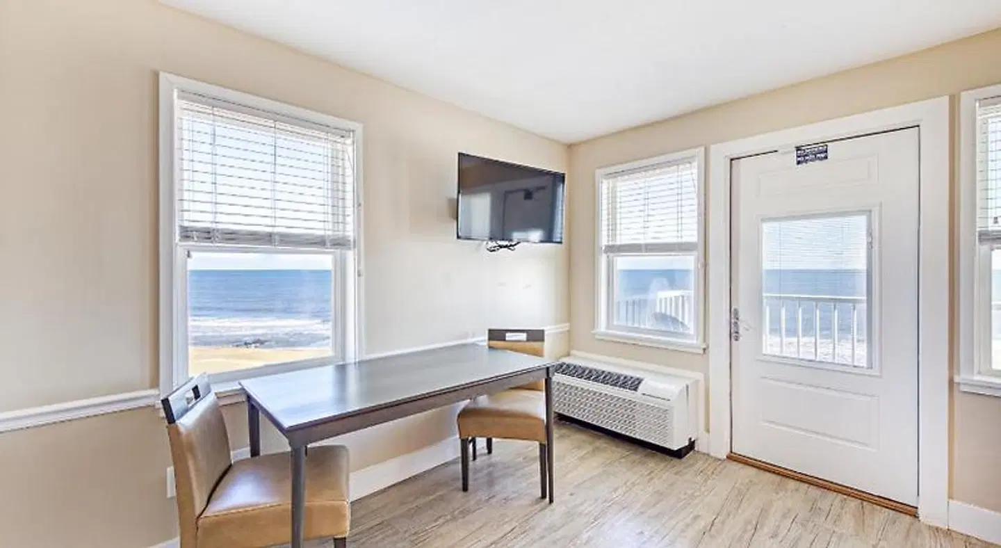 Commander Hotel ROOM_EXAMPLE