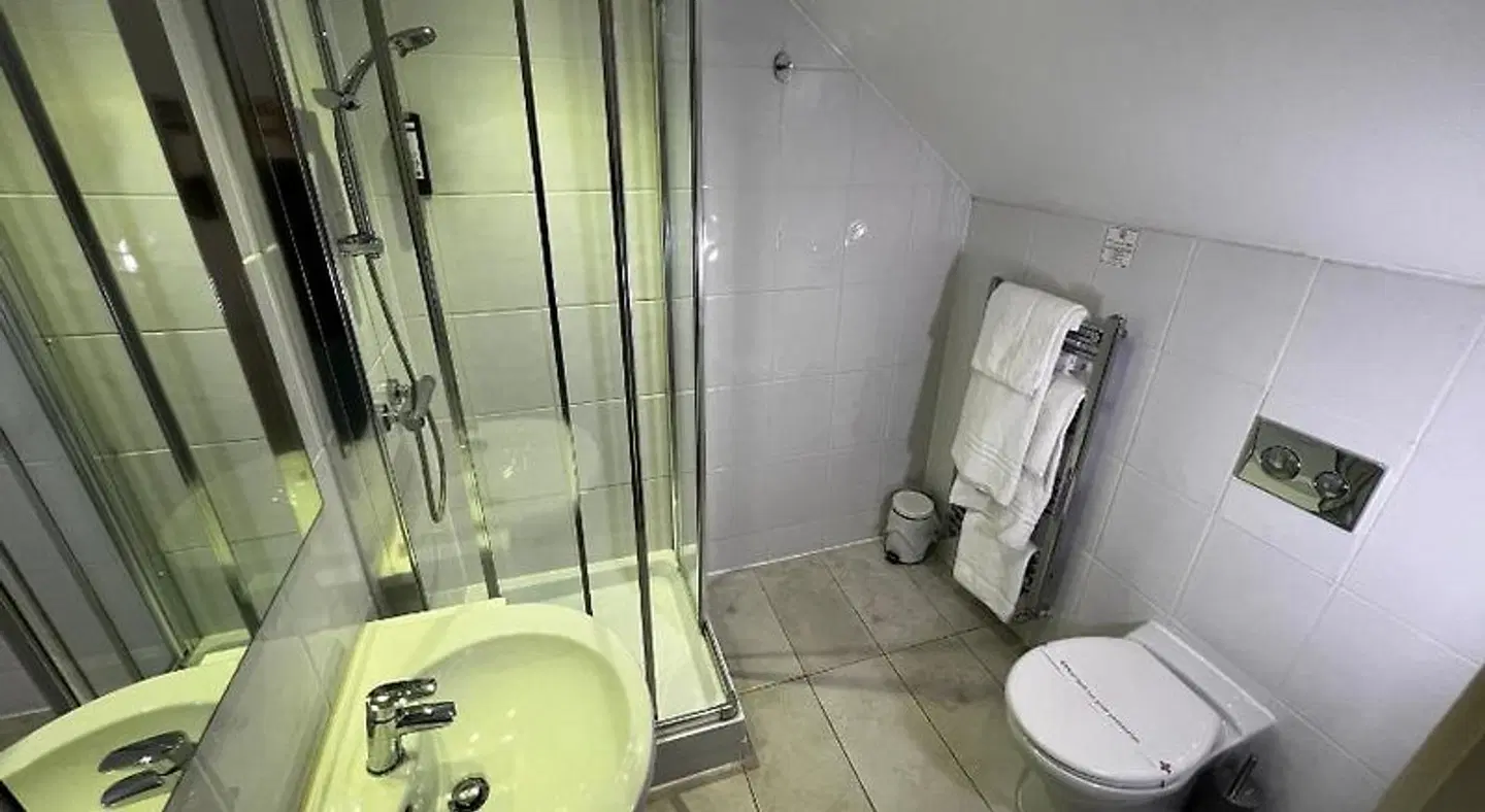Centennial Hotel Badezimmer