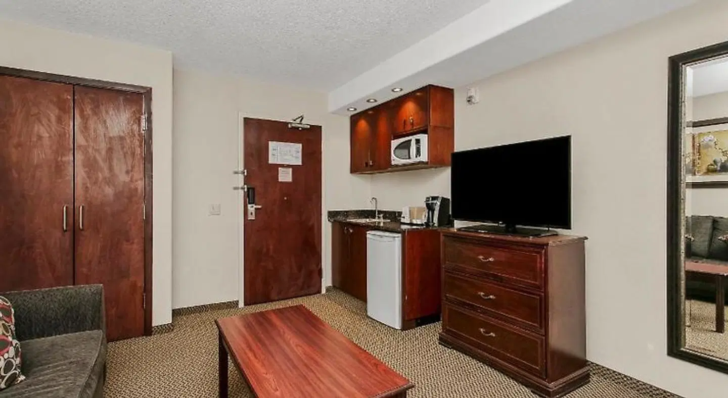 Holiday Inn & Suites Lloydminster by IHG ROOM_EXAMPLE