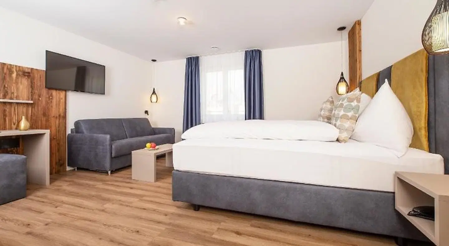 Engel ROOM_EXAMPLE