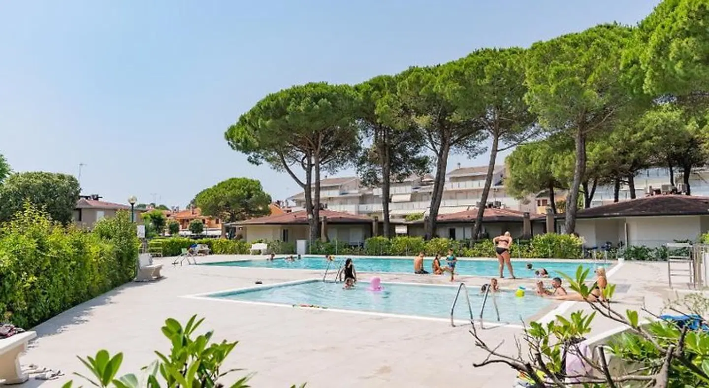 Villaggio Tivoli OUTDOOR_POOL