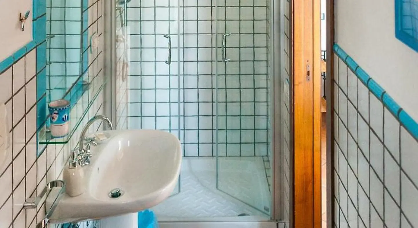 B&B Mariposa HEALTH_BEAUTY