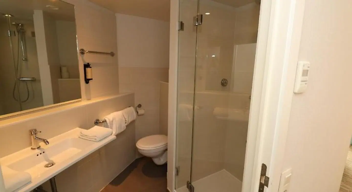 Aazaert Hotel Badezimmer