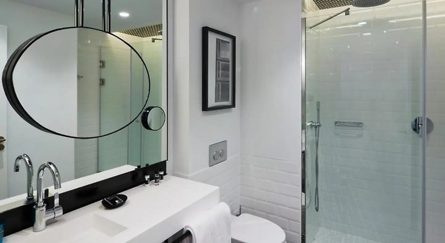 Hotel One Shot Palacio Reina Victoria Badezimmer