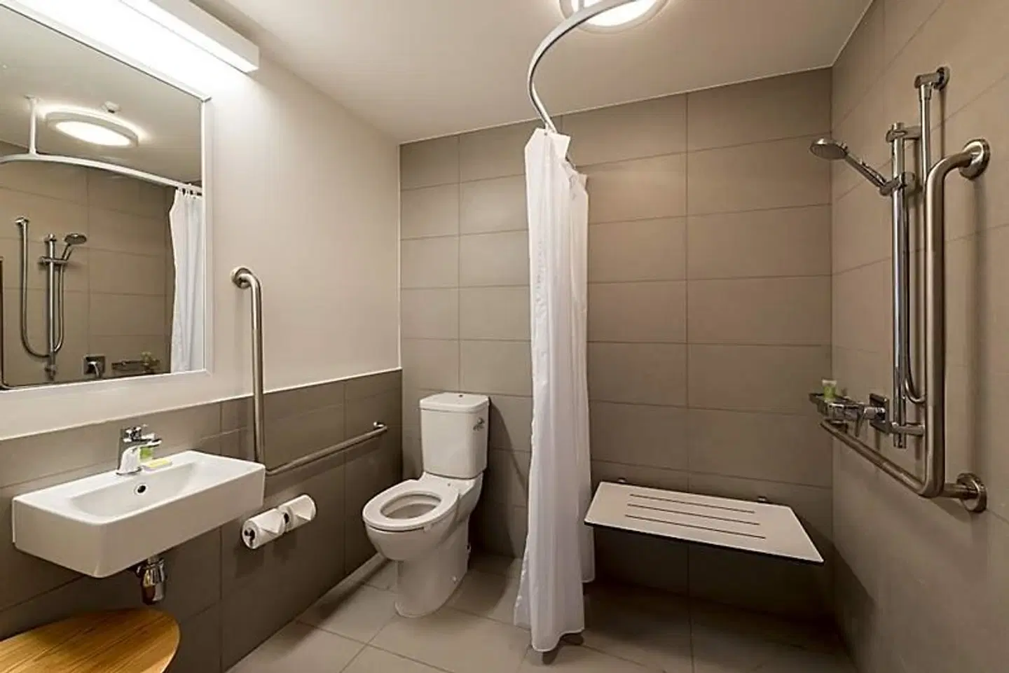 Heartland Hotel Glacier Country Badezimmer
