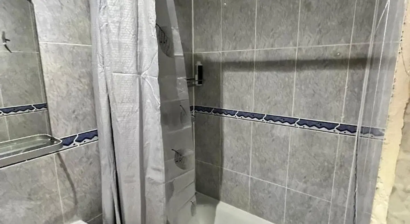 THC Gran Via Hostel Badezimmer