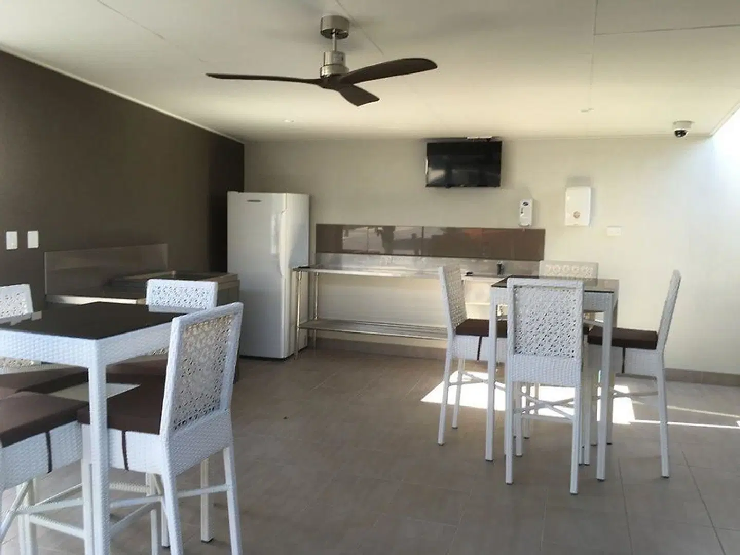 Athena Motel Apartments Bar